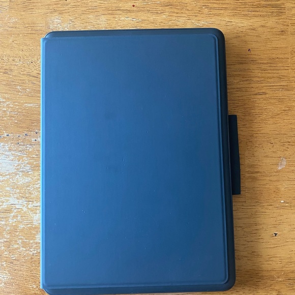 LogiTech IPad Air 3rd Generation Keyboard Case, SlimFolio - Picture 4 of 4